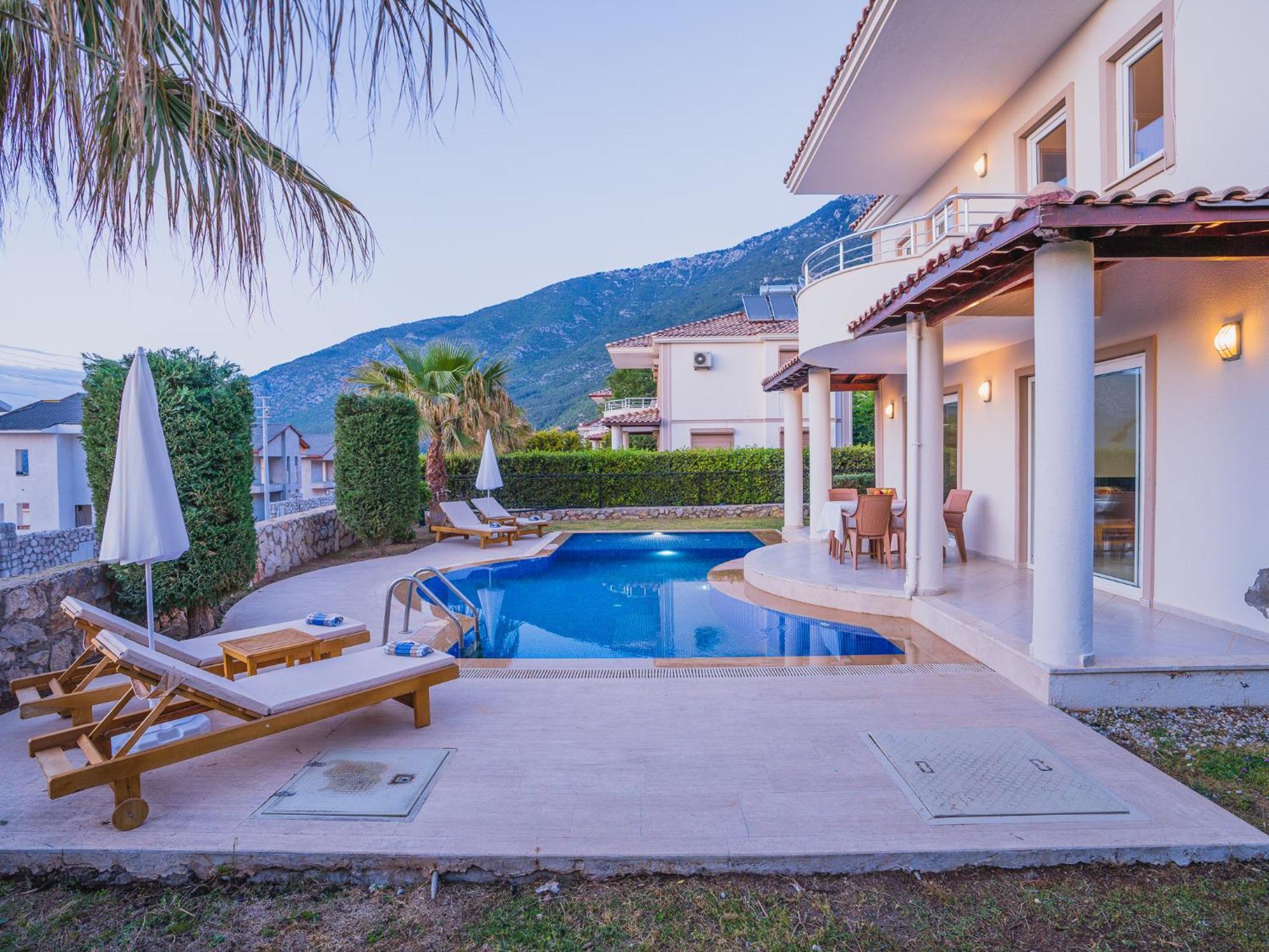 Ovacikta 3+1 Oezel Havuzlu Royal 15 Villa