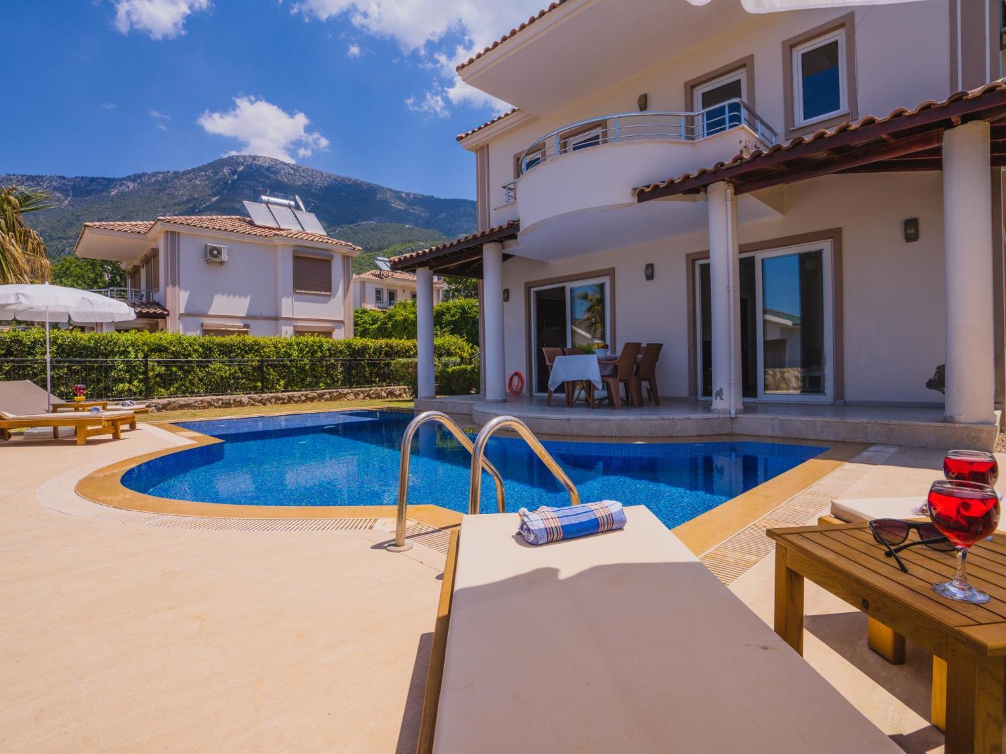 Ovacikta 3+1 Oezel Havuzlu Royal 15 Villa Fethiye