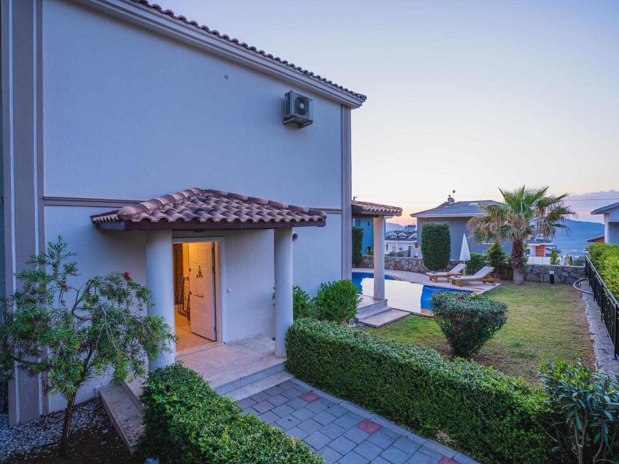 Ovacikta 3+1 Oezel Havuzlu Royal 15 Villa